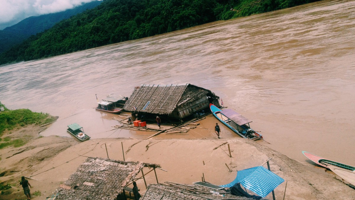 เเม่สามเเลบ